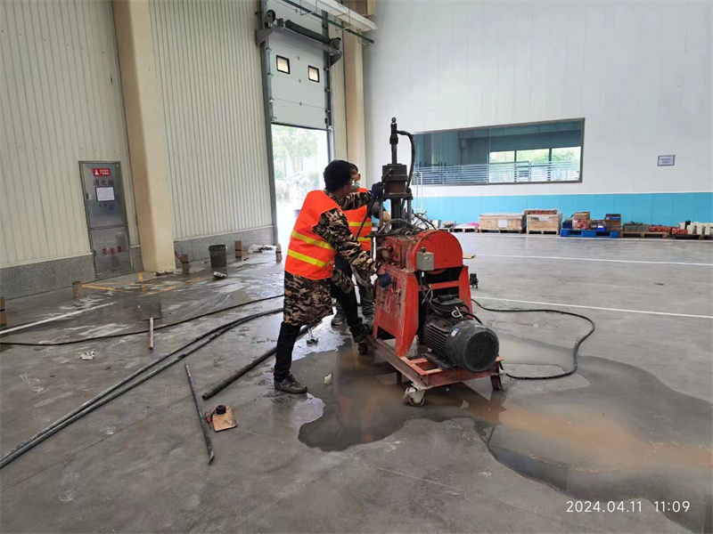 朝阳厂房地面下沉塌陷注浆加固施工